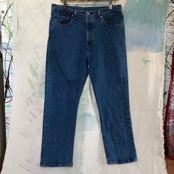 Levi's Denim - Levi's W32 L26 Levi's 501 Jeans medium blue wash. Levi's Premium Jeans